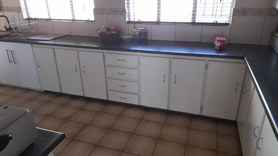 7 Bedroom Property for Sale in Bloemhof North West